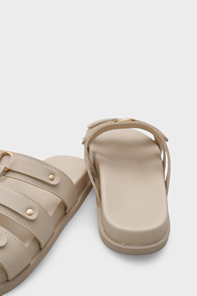 Capone Outfitters Ursula Flat Heel Women's Slippers with Metal Accessories