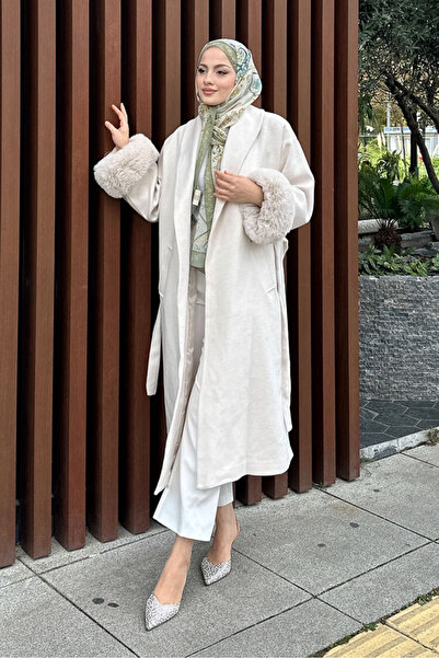 Oven معطف مخيط إكرو - أكمام أفروديت فروي