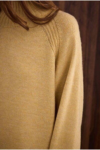 HEQA Turtleneck Basic Sweater Butter
