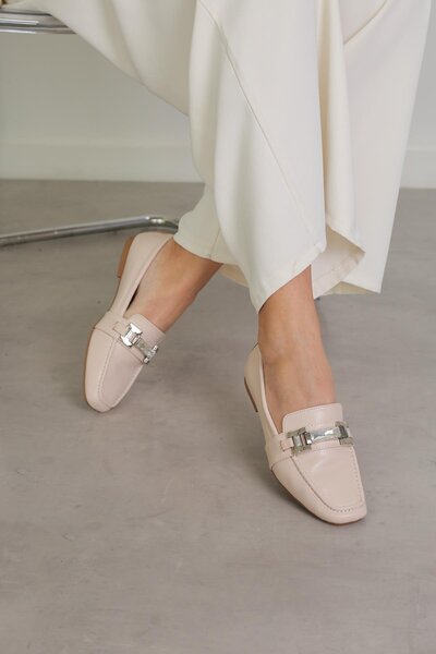 Stil Durağı MR2062 MODEL 2 CM TOPUKLU TAŞ DETAYLI BABET LOAFER TEN