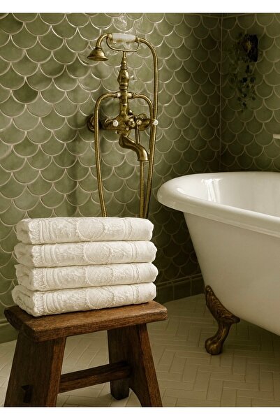 Çeyiz Bahçesi Nergis Fransız Güpürlü 4'lü Kadife Havlu Takımı