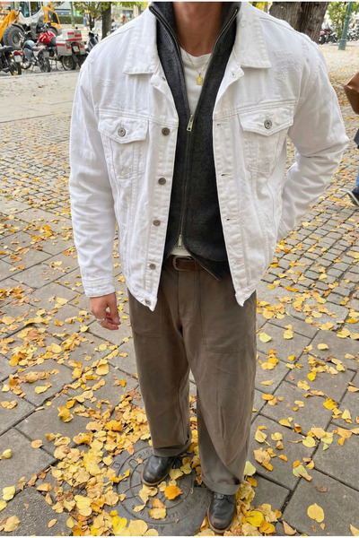 MADZEYMODA Jachetă de blugi albă pentru bărbați, cu model confortabil, din denim, cu detalii rupute KE-635