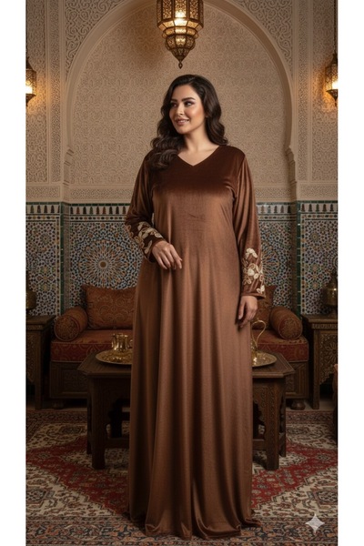 BK jalabiya قفطان مخمل مع تطريز على الكم