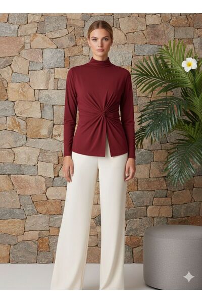 BY HUPE بلوزة محبوكة بياقة عالية وتفاصيل كشكشة وشق أمامي