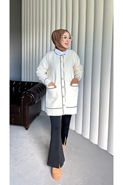 Thebomb Burcu Crew Neck Buttoned Cardigan