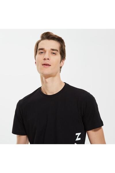 Nautica Men's Black Standard Fit T-Shirt