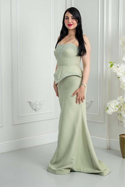 Lora Light green evening dress with delicate embroidery and an elegant bloomer design