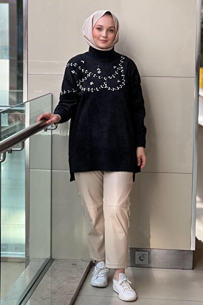 Nuss O-Neck Crystal Stone Embroidered Angora Tunic