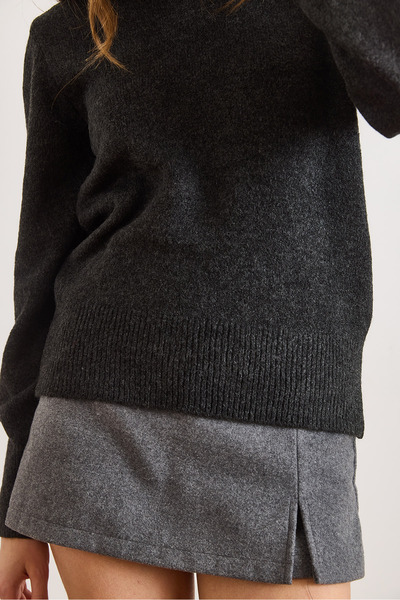 Olalook Women's Anthracite Crew Neck Soft Textured Basic Knitwear Sweater Kzk-19000845