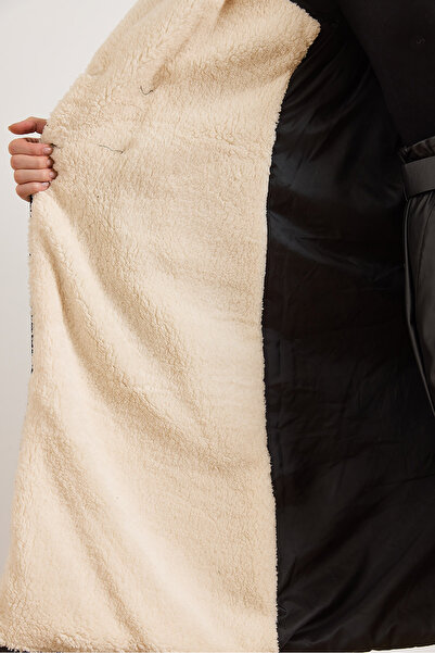 Olalook Women's Black Fur Detailed Quilted Coat Mnt-19000052