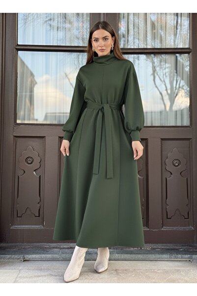 ISTANBUL STYLES Γυναικείο μακρύ χειμερινό φόρεμα με ψηλό γιακά με λεπτομέρεια με ζώνη – Χακί