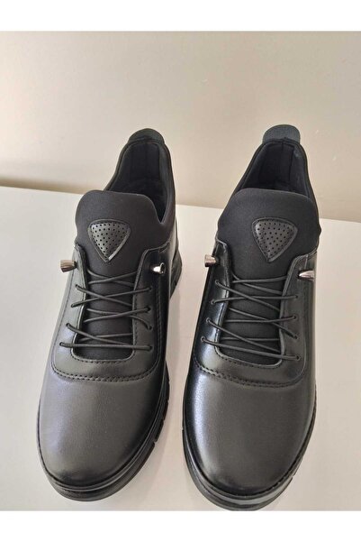 Wanetti Elegant, simplu, util, cu fermoar lateral și cu talie plată.