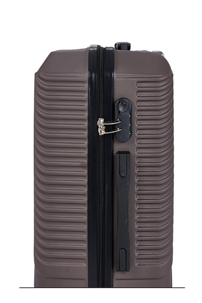 LİMRA A travel bag set consisting of 3 luggage bags in various sizes, made of strong and lightweight materials.