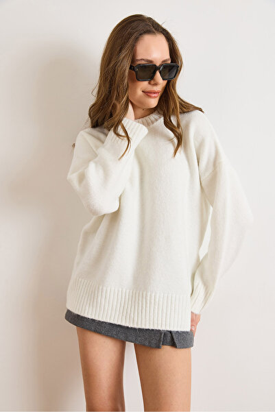 Olalook Women's White Crew Neck Thick Warp Detailed Oversized Knitwear Sweater Kzk-19001088