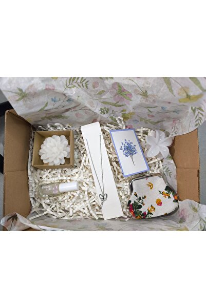 Butik Beyaz renk sevdalılarına hediye kutusu
