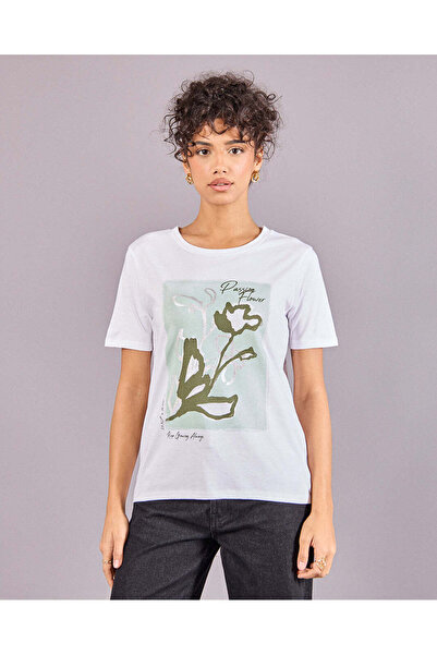 REDTAG تي شيرت نسائي أبيض مطبوع بأكمام قصيرة