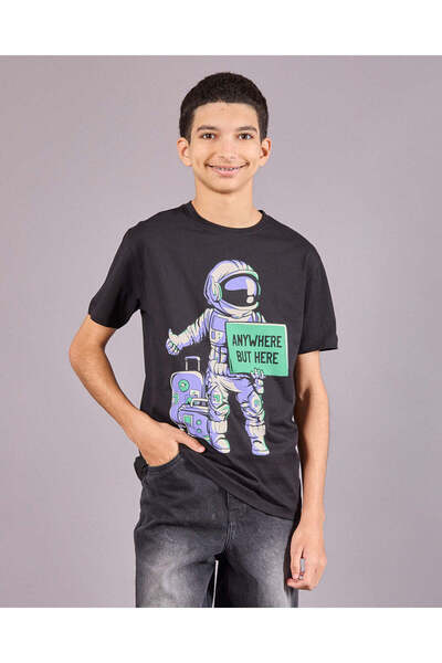 REDTAG تي شيرت أسود برسومات رائد فضاء للفتيات في سن ما قبل المدرسة