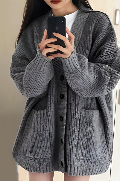 Tarz Cool Women's Oversized Pocket Buttoned V-Neck Knitwear Cardigan