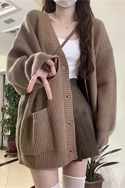 Tarz Cool Women's Oversized Pocket Buttoned V-Neck Knitwear Cardigan