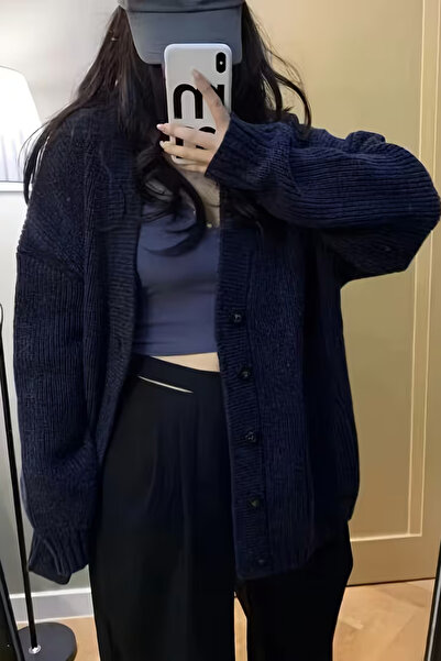 Tarz Cool Women's Oversized Pocket Buttoned V-Neck Knitwear Cardigan