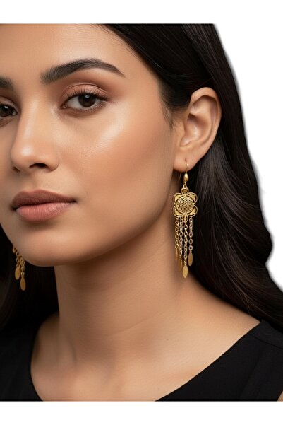 NEW STYLE A gold-look accessory set consisting of 6.5 cm earrings and a one-size ring, presented in a suitable gift box.