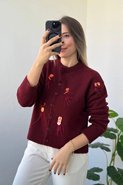 Kubos Moda كارديجان بياقة دائرية ونقشة بريق باللون العنابي