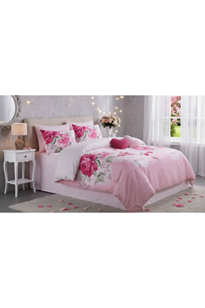 AL-SARIHI GROUPS Turkish two-piece quilt, 5 pieces