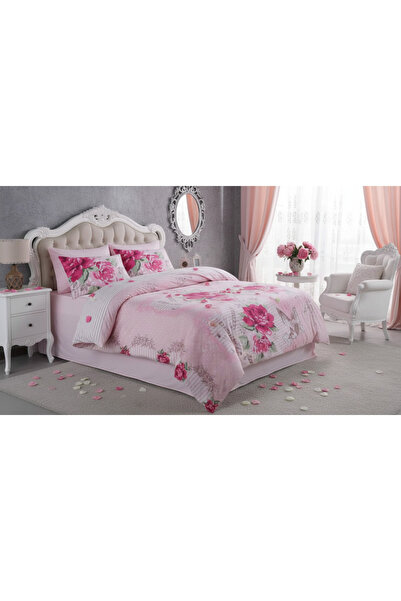 AL-SARIHI GROUPS Turkish two-piece quilt, 5 pieces