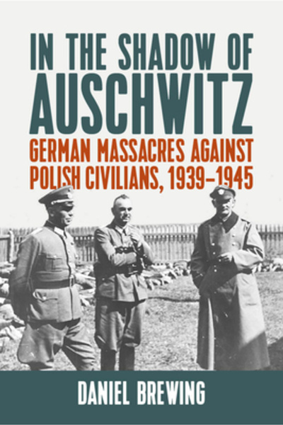 Berghahn Books Inc În umbra lagărului de la Auschwitz: Masacrele germane împo...
