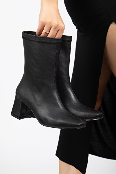 FİYANA SHOES Square Toe Leather Material Thick Heeled Women's Boots