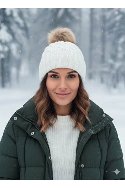 SLH SHOP قبعة صوفية مع بوم بوم تضفي مظهراً أنيقاً