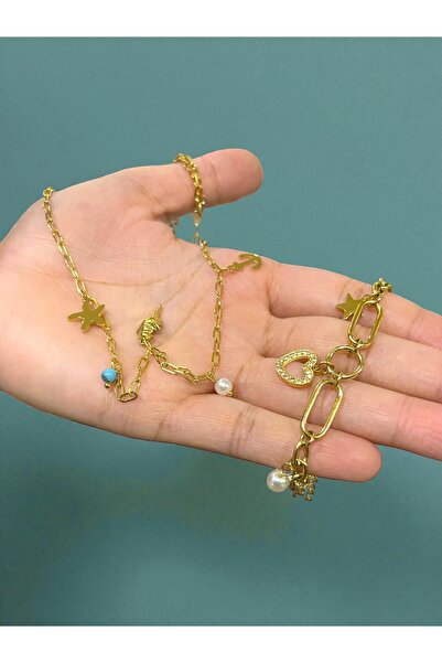 NEW STYLE An elegant accessory set consisting of a choker and bracelet made of stainless steel with various charms, presented in a suitable gift box.