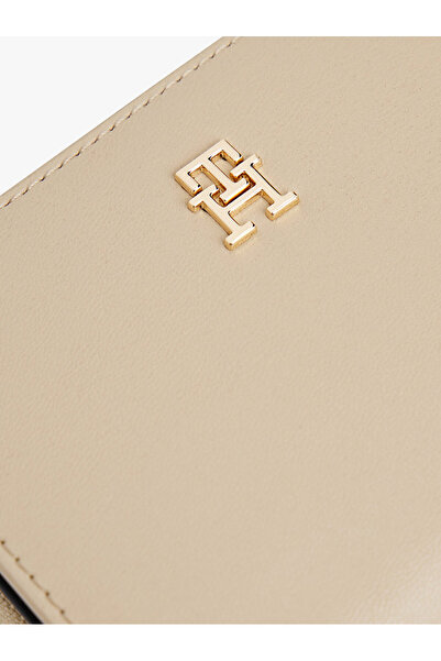 Tommy Hilfiger Women's Khaki Zipper Wallet