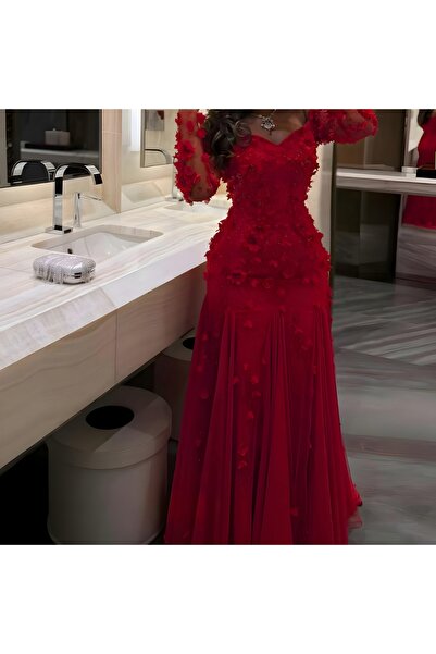 berlanty An evening dress adorned with exquisite embroidery and beautiful flowers