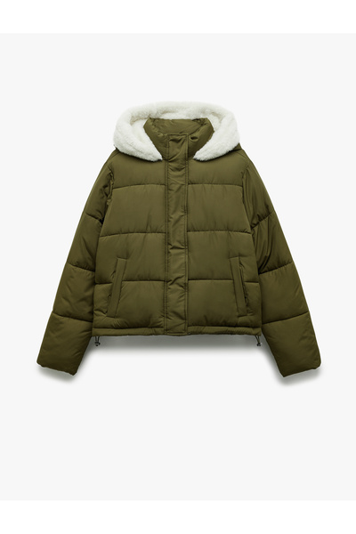 Koton με κουκούλα Φουσκωτό παλτό με φερμουάρ και εσωτερική βελούδινη τσέπη με κουμπιά