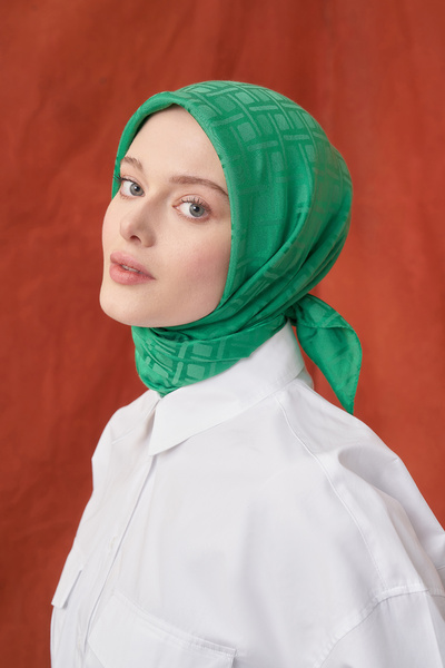 ARMANDA وشاح جاكار إيطالي بنمط هندسي - أخضر ب.