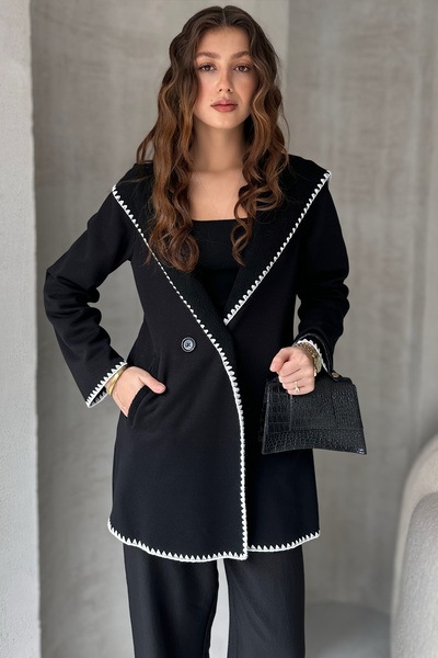 Oq Buttoned Hood with Sewing Details and Wool Inside Pockets Hooded