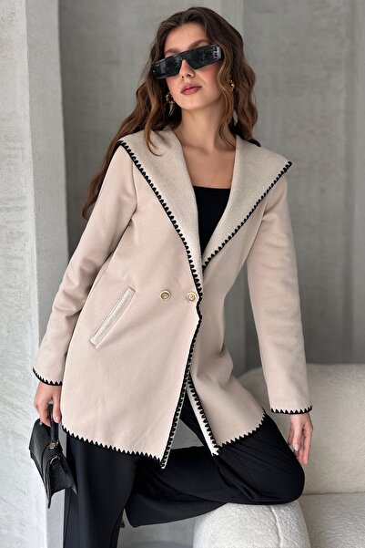 Oq Buttoned Hood with Sewing Details and Wool Inside Pockets Hooded