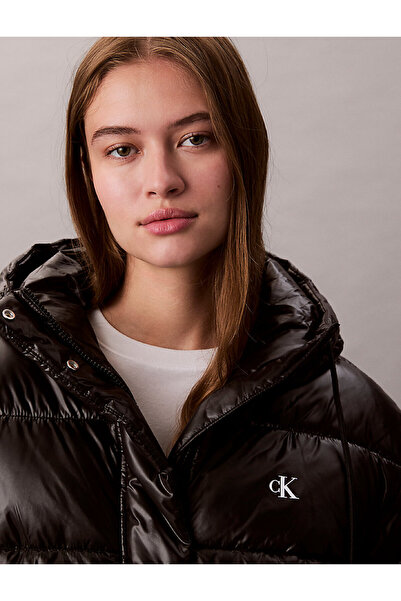 Calvin Klein Γυναικείο λογότυπο της μάρκας με λεπτομέρεια με φερμουάρ και κουκούλα, κομψή εμφάνιση, κατάλληλο για χειμερινή χρήση, μαύρο