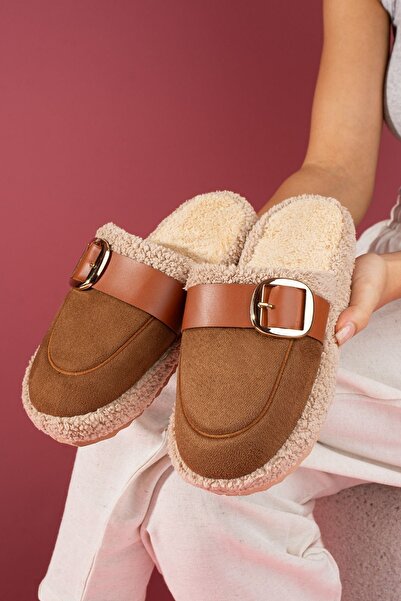 FUGA MODA Papuci de casă Puffita Taba Gold cu cataramă și curea, cu detaliu d...