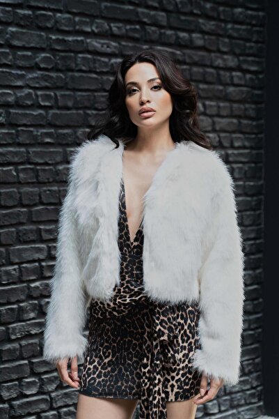 Serica Moda White Lined Short Fur Coat