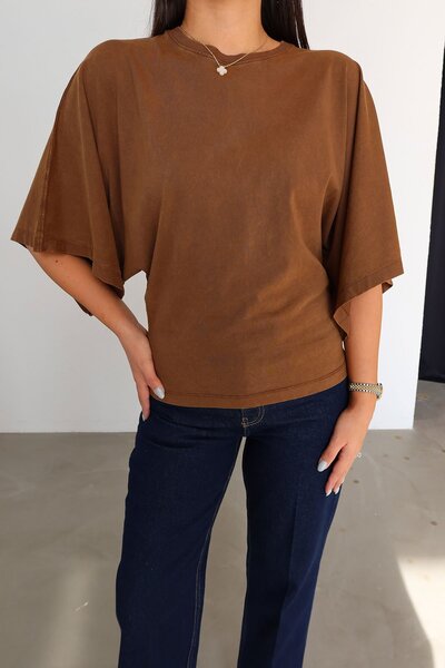 Özge Özgenç Bat Sleeve Tshirt