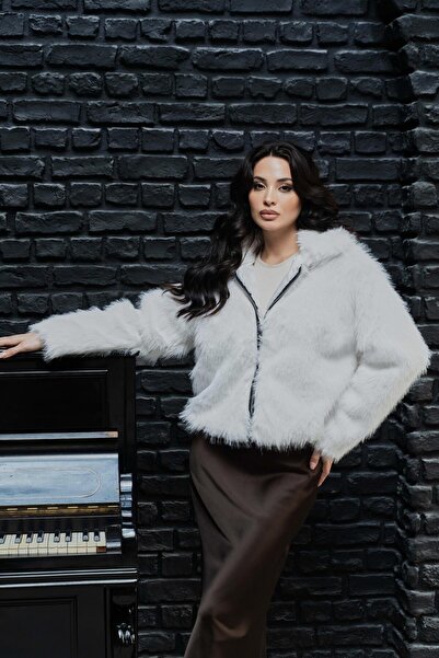Serica Moda White Faux Fur Zipper Jacket