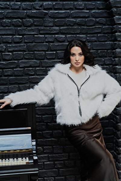 Serica Moda White Faux Fur Zipper Jacket