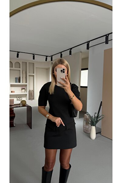 Sezgi Tekin Rochie mini neagră cu detaliu ornamental în buzunar, pernițe pentru umeri piese