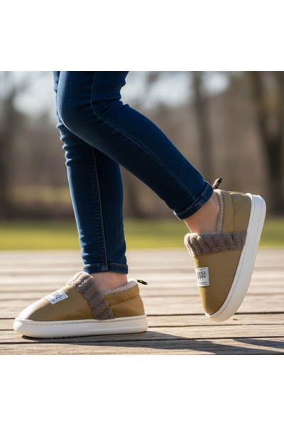 OEM Fluffy and warm slippers for children, indoors or short trips outside, C105