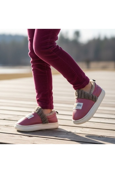 OEM Fluffy and warm slippers for children, indoors or short trips outside, C105