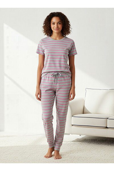 FAV طقم بيجامة تي شيرت مخطط وبنطال