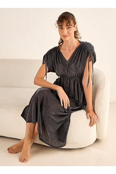 FAV فستان نوم فستان بتجاعيد مجمّعة على شكل حرف V