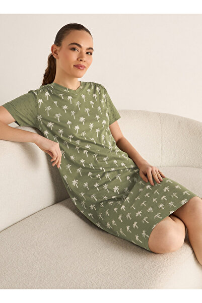 FAV فستان شيفلي مطبوع بتفاصيل رقبة على شكل حرف V